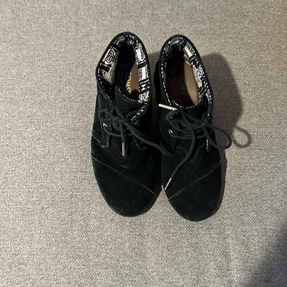 Tom’s Black Wedge Suede Booties